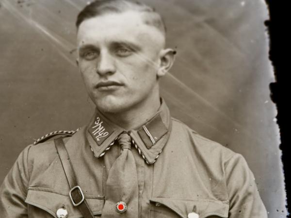 altes Glasnegativ - junger SA-Mann - Abteilung 3/M42